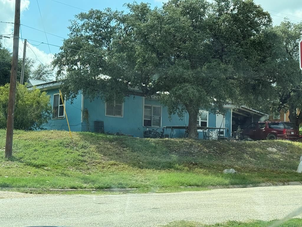 601 SW Menard Street, Sonora, TX 76950