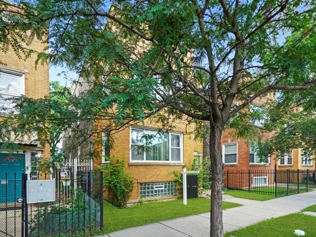 5010 W Division Street, Chicago, IL 60651