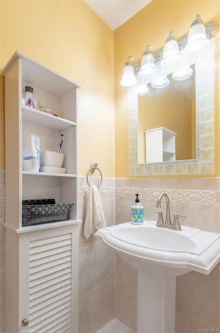 18 Heritage Drive E, New City, NY 10956