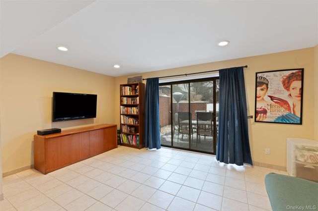 18 Heritage Drive E, New City, NY 10956