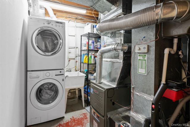 18 Heritage Drive E, New City, NY 10956