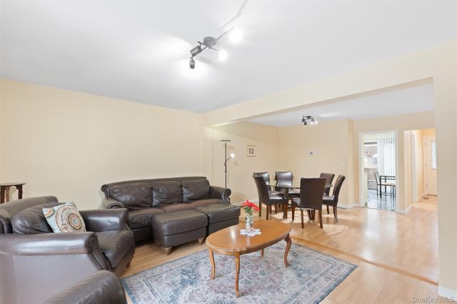 18 Heritage Drive E, New City, NY 10956