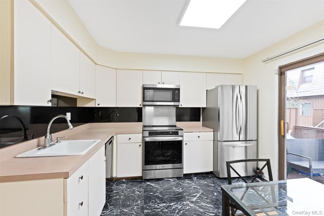 18 Heritage Drive E, New City, NY 10956