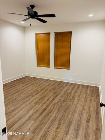 512 Highland Oaks Lane, Lafayette, LA 70508