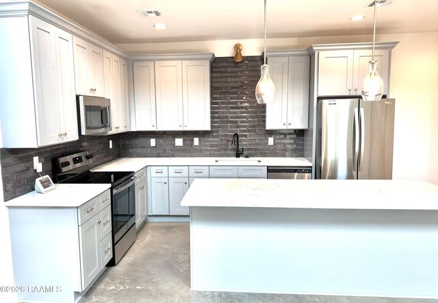 512 Highland Oaks Lane, Lafayette, LA 70508