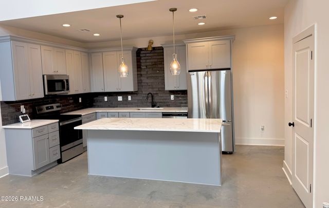 512 Highland Oaks Lane, Lafayette, LA 70508