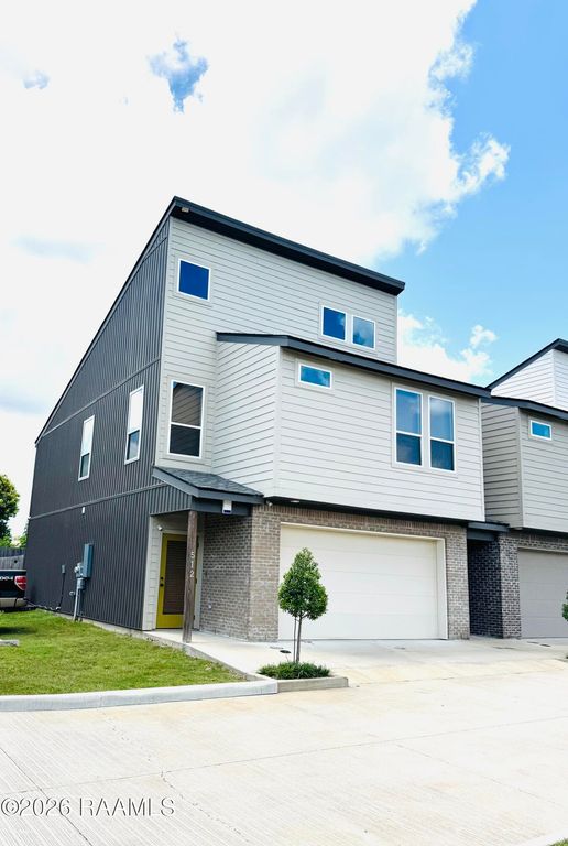 512 Highland Oaks Lane, Lafayette, LA 70508