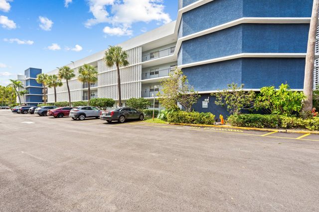 877 NE 195TH Street 422, Miami, FL 33179