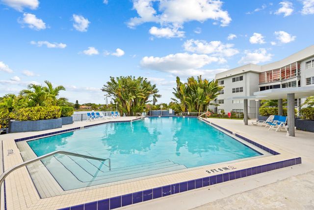 877 NE 195TH Street 422, Miami, FL 33179