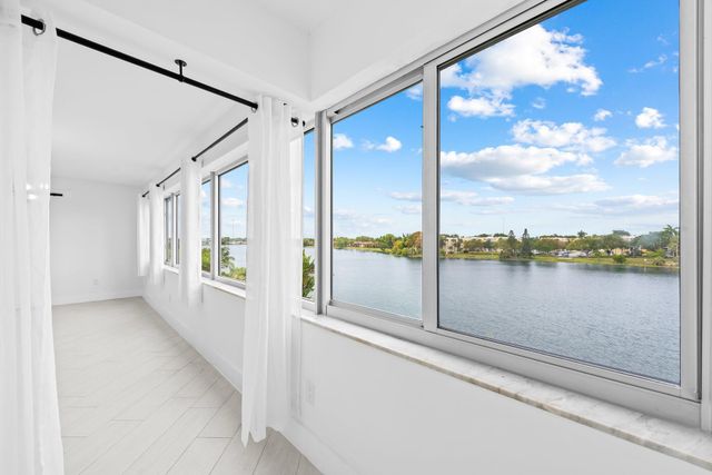 877 NE 195TH Street 422, Miami, FL 33179