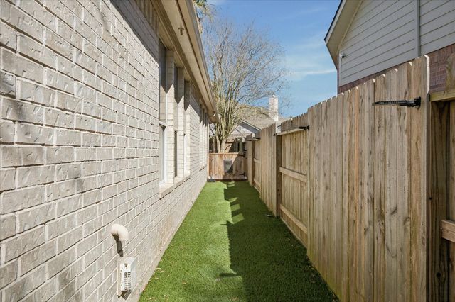 3211 Chappelwood Drive, Pearland, TX 77584