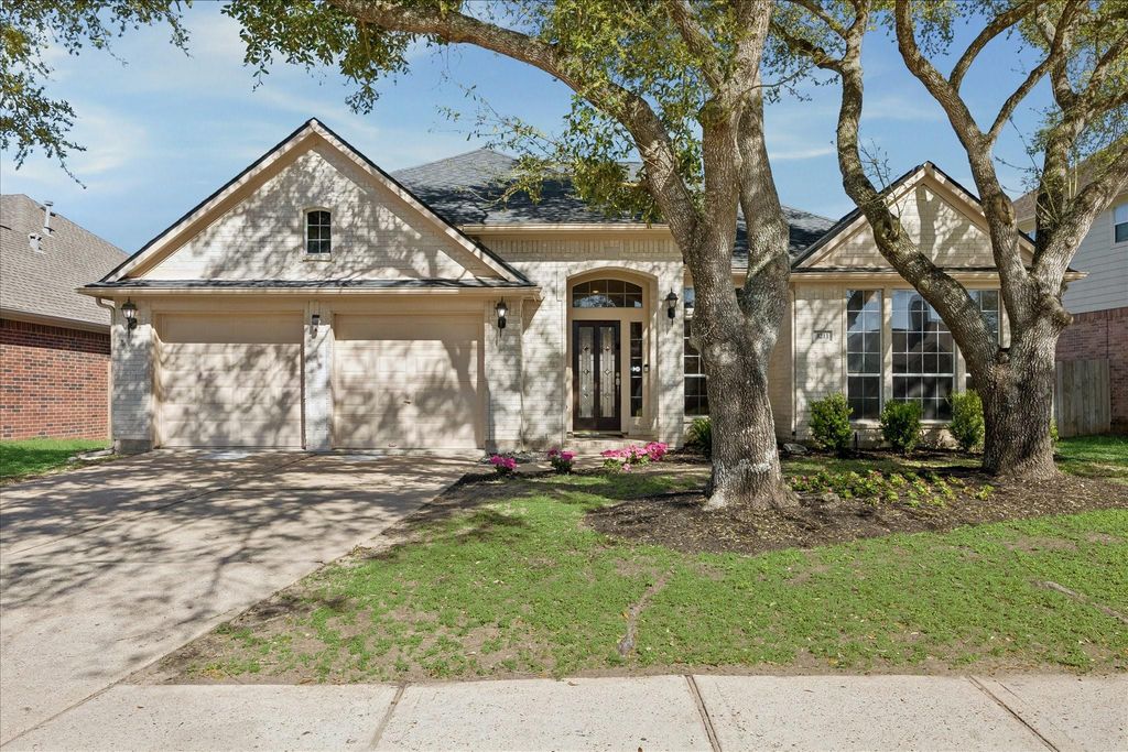 3211 Chappelwood Drive, Pearland, TX 77584