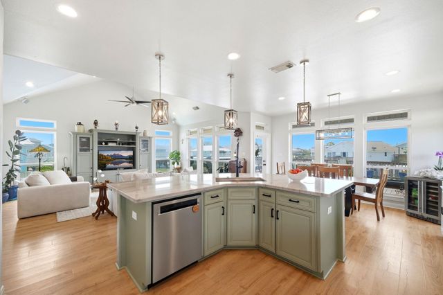 1315 Wahini Street, Galveston, TX 77554