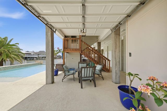 1315 Wahini Street, Galveston, TX 77554