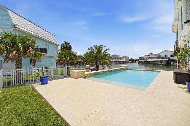 1315 Wahini Street, Galveston, TX 77554