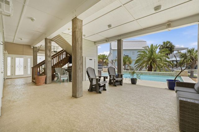 1315 Wahini Street, Galveston, TX 77554