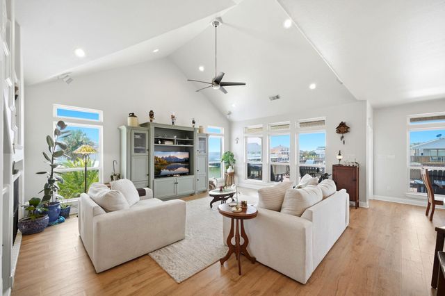 1315 Wahini Street, Galveston, TX 77554