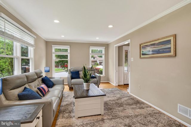 105 GRACE LN, Aston, PA 19014