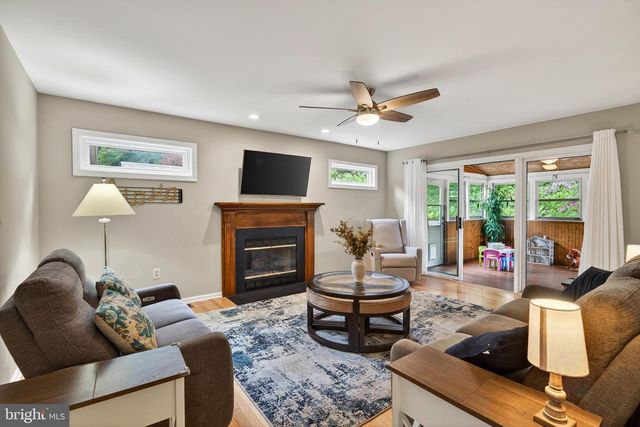 105 GRACE LN, Aston, PA 19014
