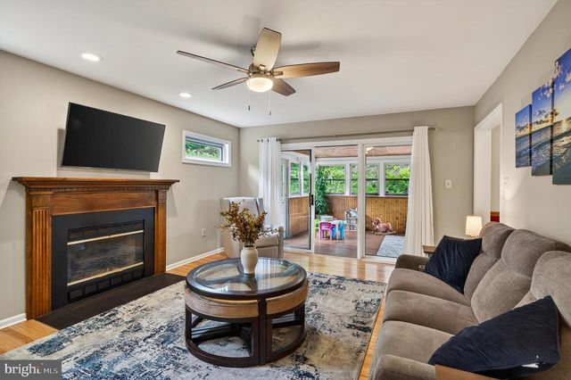 105 GRACE LN, Aston, PA 19014