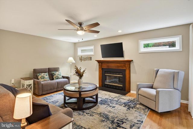 105 GRACE LN, Aston, PA 19014