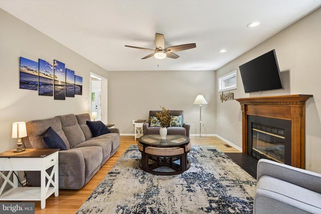 105 GRACE LN, Aston, PA 19014