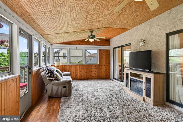 105 GRACE LN, Aston, PA 19014