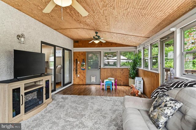 105 GRACE LN, Aston, PA 19014