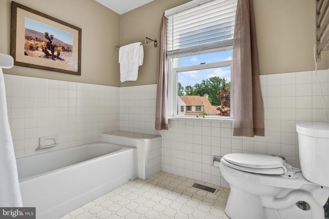 105 GRACE LN, Aston, PA 19014