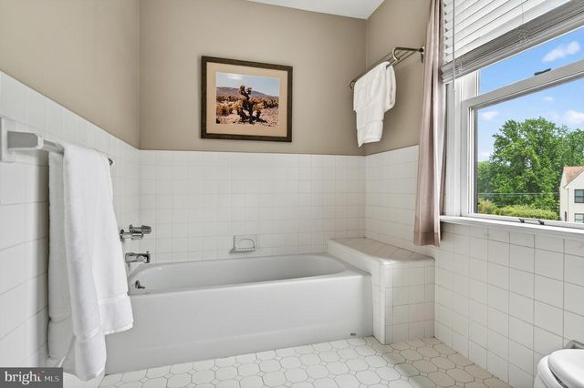 105 GRACE LN, Aston, PA 19014
