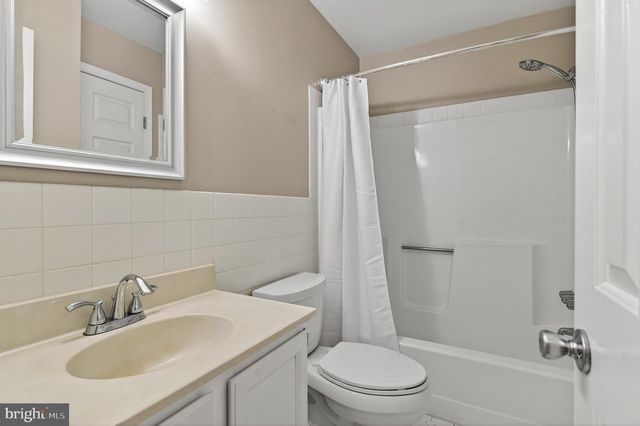 105 GRACE LN, Aston, PA 19014