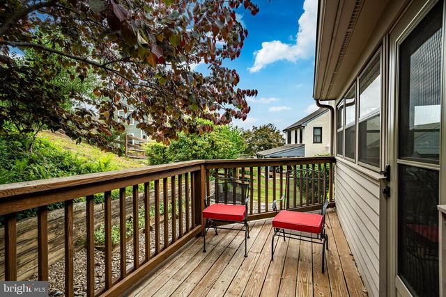 105 GRACE LN, Aston, PA 19014