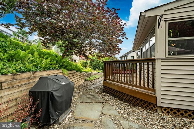 105 GRACE LN, Aston, PA 19014