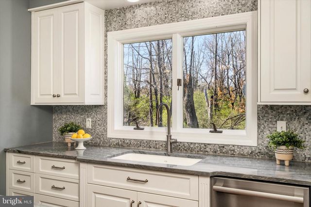 6 MICHAEL WAY, Pennington, NJ 08534
