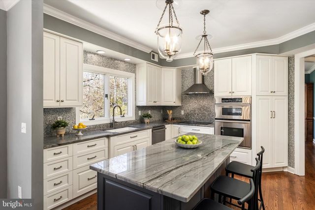6 MICHAEL WAY, Pennington, NJ 08534