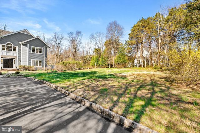 6 MICHAEL WAY, Pennington, NJ 08534