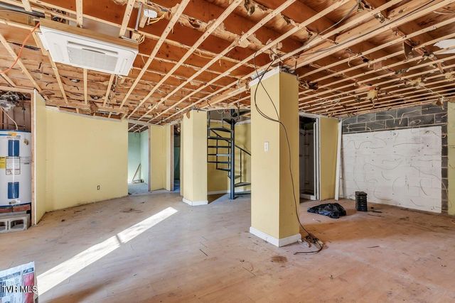 167 Wilderness Lane, Clintwood, VA 24228