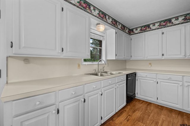 612 Leach St, Kilgore, TX 75662