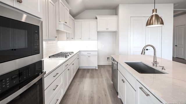 3111 Bee Hill, Schertz, TX 78108