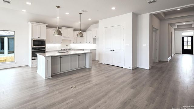 3111 Bee Hill, Schertz, TX 78108