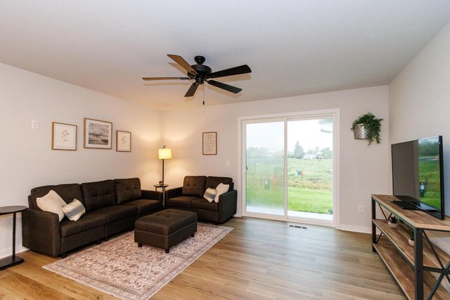 W219N16253 Primrose COURT, Jackson, WI 53037