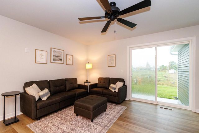 W219N16253 Primrose COURT, Jackson, WI 53037