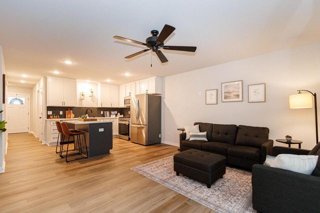 W219N16253 Primrose COURT, Jackson, WI 53037