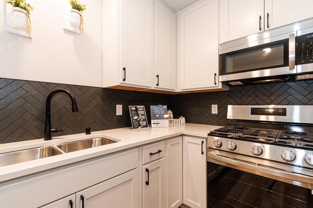 W219N16253 Primrose COURT, Jackson, WI 53037