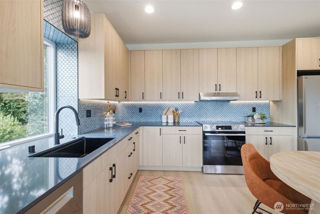 4521 35th Avenue S, Seattle, WA 98118