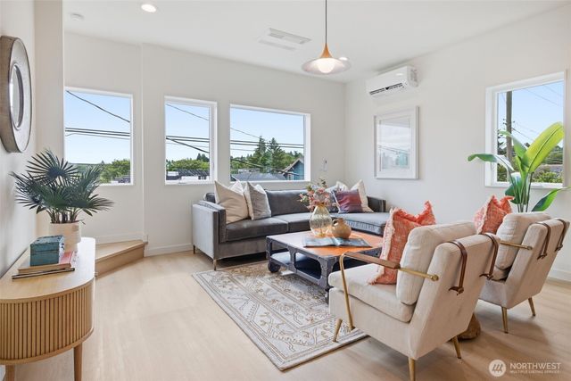 4521 35th Avenue S, Seattle, WA 98118
