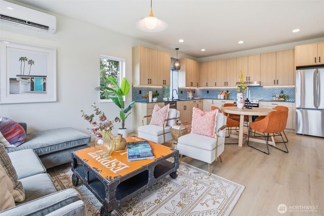 4521 35th Avenue S, Seattle, WA 98118