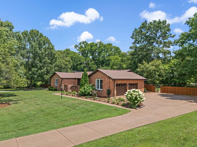 6017 Bethany Blvd, Nashville, TN 37221