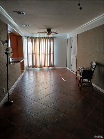 1032 N Florissant Road, Ferguson, MO 63135