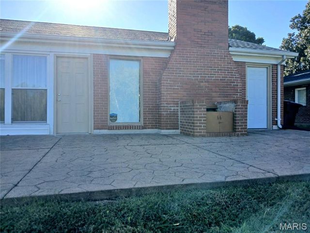 1032 N Florissant Road, Ferguson, MO 63135